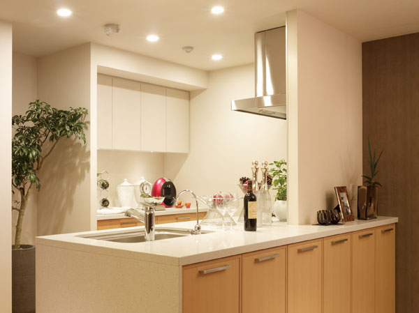 Kitchen.  [kitchen] Attention to detail to comfort the one scene of everyday. Counter top plate composed mainly of natural stone, Beautiful form of the faucet, Glass top stove, Stainless steel range hood, etc., It stuck to the functional beauty that combines design and practicality.