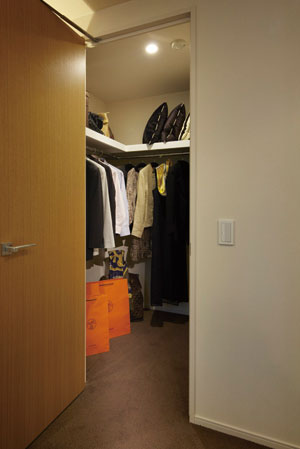 Receipt.  [Walk-in closet] Western-style, of course, suitcase, Or the like can be housed golf bag, It is the space of the room.  ※ Ikirin 115K ・ Ikirin 110J ・ Keisono 90P ・ Ikirin 90F ・ Ikirin 80D ・ Ikirin 65B ・ Ikirin 65A ・ Keisono 65G2 ・ Keisono 60F ・ Keisono 60E ・ Keisono 60D ・ Keisono 60C ・ Keisono 60B ・ Except Keisono 40A