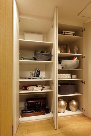 Receipt.  [Things input] According to the characteristics of the plan, Installed MonoIri in easy-to-use location. It adopted a movable shelf, It has achieved a flexible storage.  ※ Ikirin 95H ・ Except Keisono 40A ※ You may want to adopt a fixed shelf.