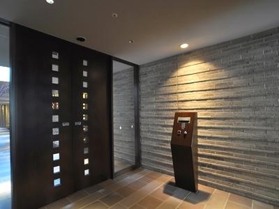 Entrance. Common areas