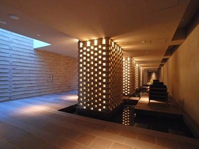 Entrance. Common areas