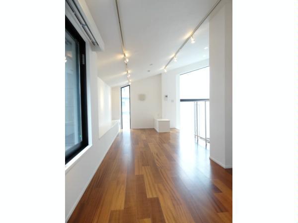 Non-living room. 5 floor of "bedroom"