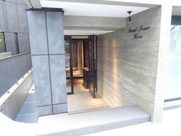 Entrance. Common areas