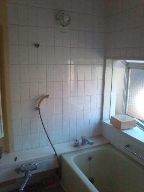 Bath. Bathroom with a window