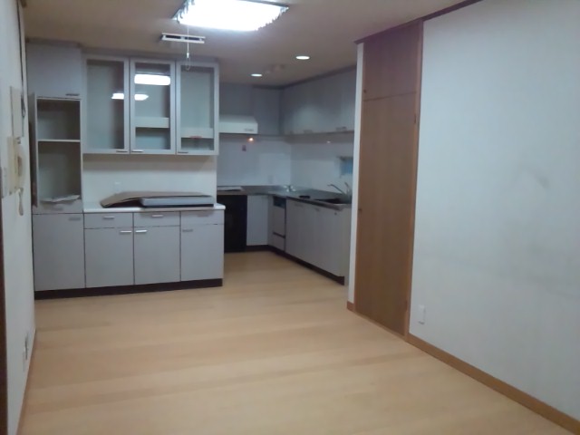 Living and room. Large living about 19 tablets ☆