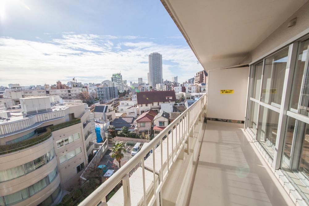 View photos from the dwelling unit. View from the site (December 2013) Shooting