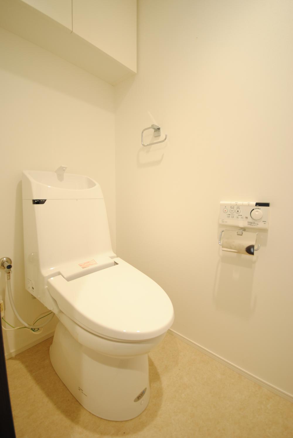 Toilet. Local (10 May 2013) Shooting