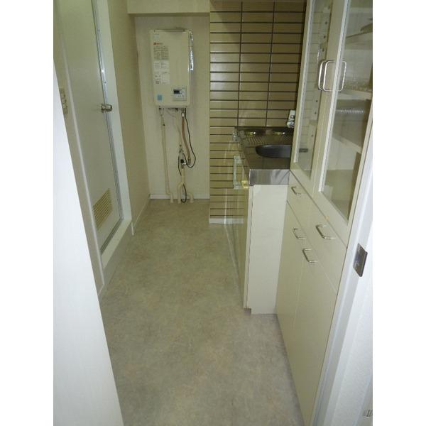 Non-living room. bathroom