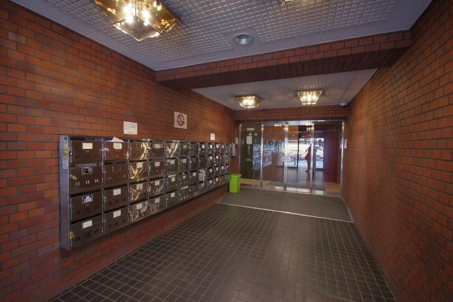 Entrance. Local (12 May 2013) Shooting