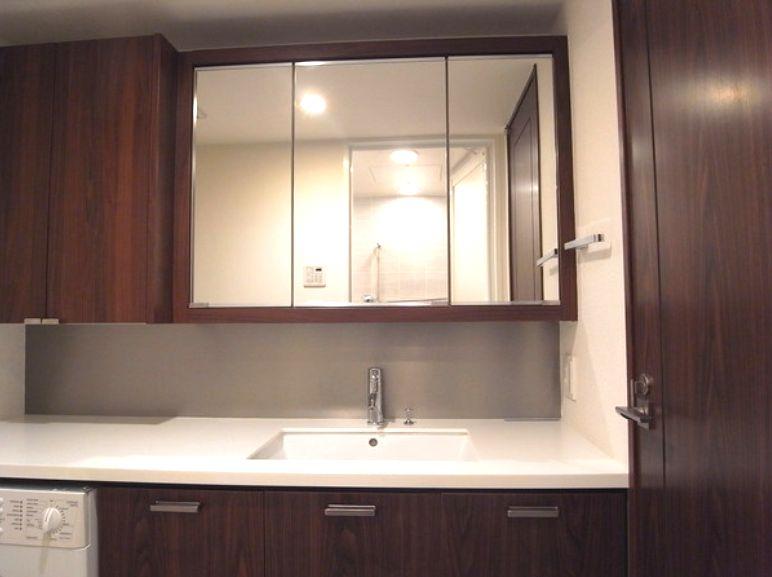 Wash basin, toilet