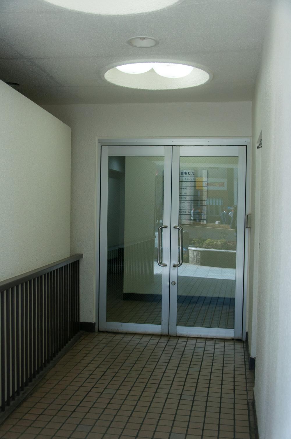Entrance. Common areas