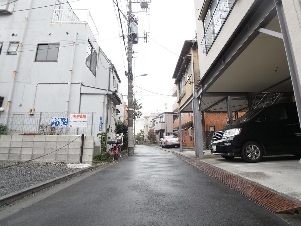 Local photos, including front road. Local (11 May 2013) Shooting