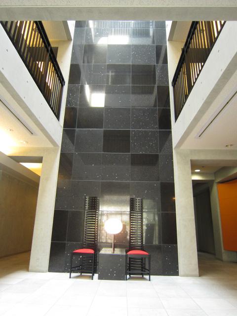 Entrance. Common areas