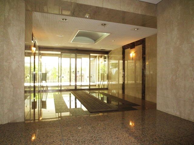 Entrance. Common areas