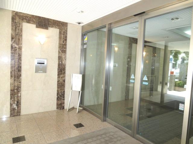 Entrance. Common areas