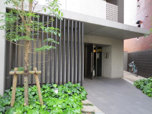 Entrance. Common areas
