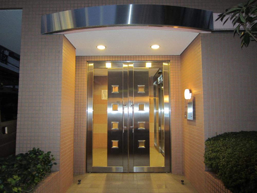 Entrance. Common areas