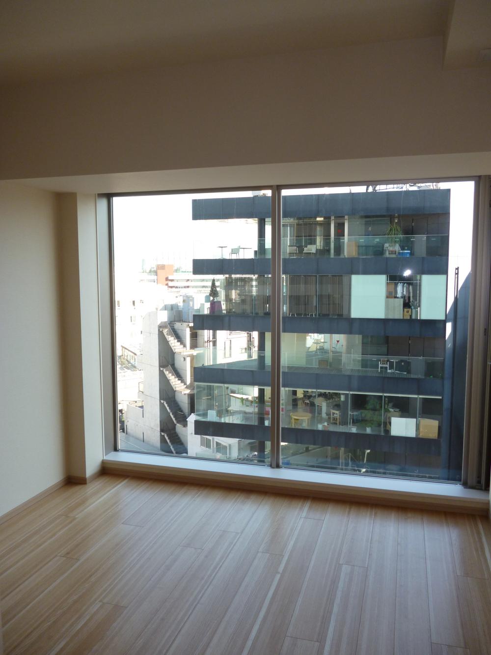 Non-living room. 2 along the line more accessible 						 / 							LDK20 tatami mats or more 						 / 							It is close to the city 						 / 							Bathroom Dryer 						 / 							Share facility enhancement 						 / 							All room storage 						 / 							24 hours garbage disposal Allowed 						 / 							Security enhancement 						 / 							Bicycle-parking space 						 / 							Elevator 						 / 							Warm water washing toilet seat 						 / 							TV monitor interphone 						 / 							All living room flooring 						 / 							Dish washing dryer 						 / 							All room 6 tatami mats or more 						 / 							24-hour manned management 						 / 							Floor heating 						 / 							Delivery Box 						 / 							Bike shelter