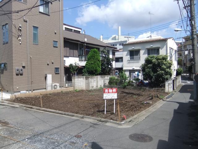 Local photos, including front road. Local (10 May 2013) Shooting