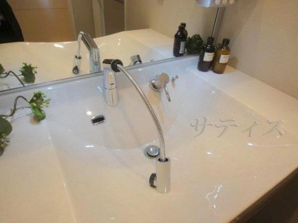 Other Equipment. Glad Shampoo dresser