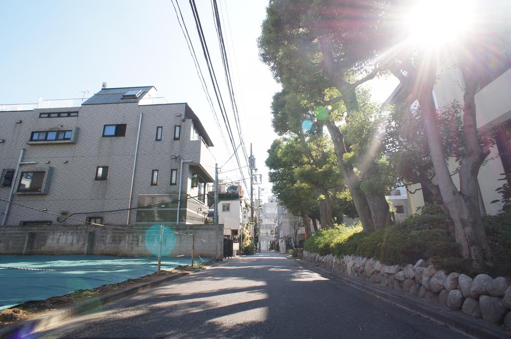 Local photos, including front road. Local (September 2013) Shooting Front road width 4m public roads