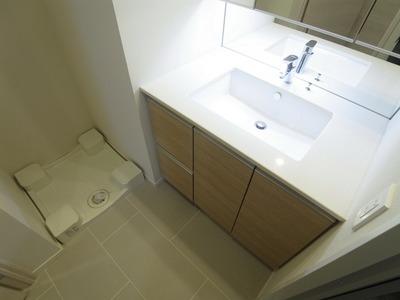 Washroom. Vanity and spacious