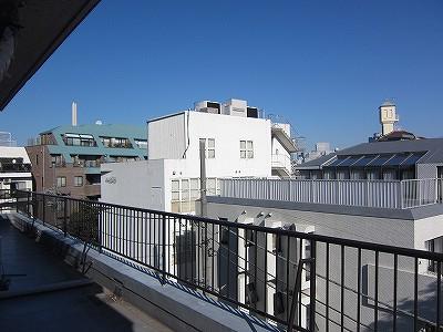 Entrance. roof balcony