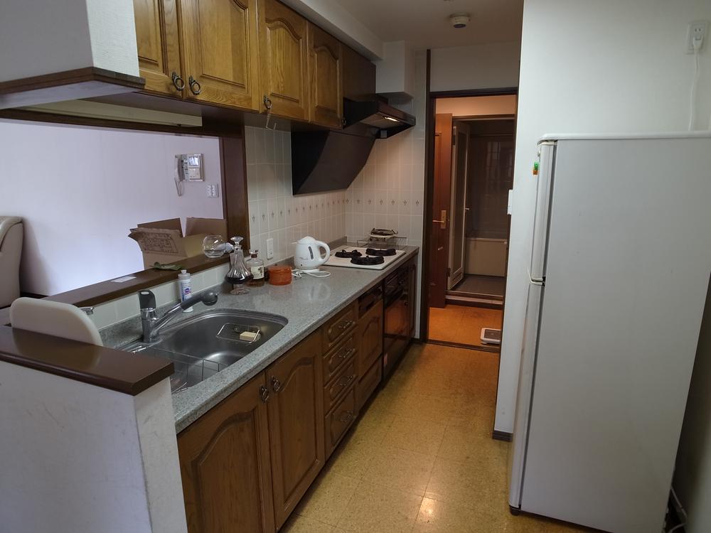 Kitchen. About 5.5 Pledge, 2WAY ・ With window ・ Face-to-face