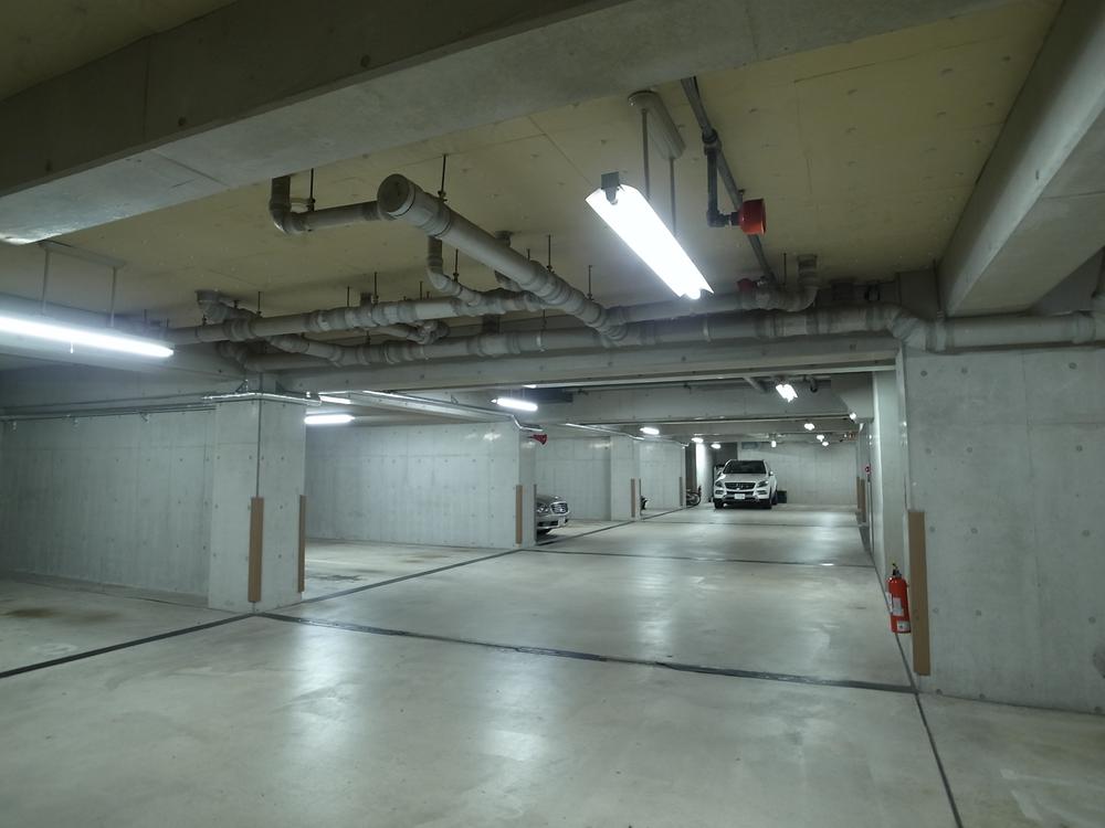 Parking lot. Parking (underground)