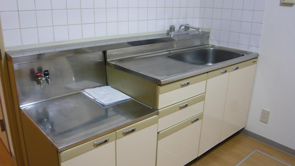 Kitchen.  ☆ Cutting board space is a firm fully equipped kitchen spread!  ☆ 