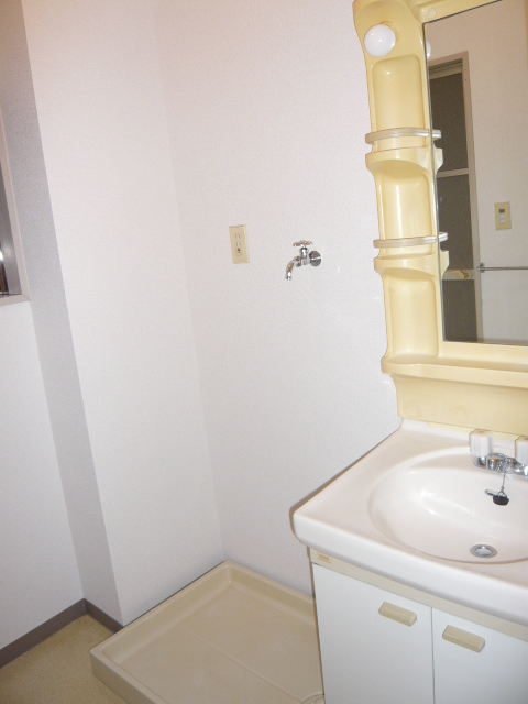 Washroom.  ☆ The apartment is located in 2 Station 2-wire available good location ☆ 