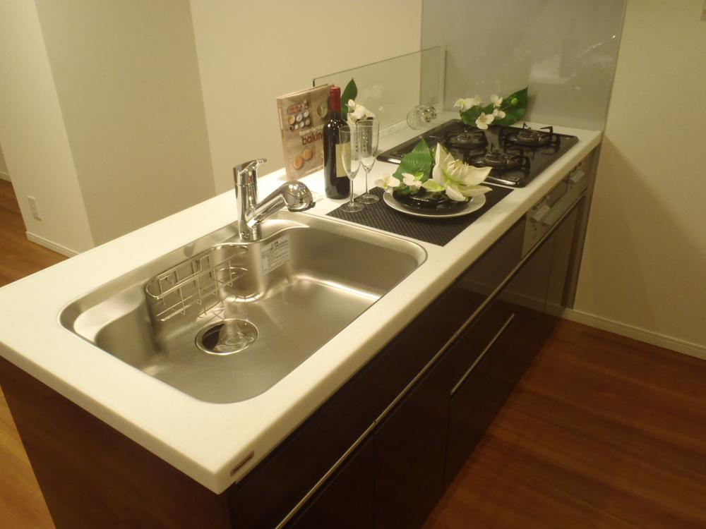 Kitchen. Water purifier with open kitchen