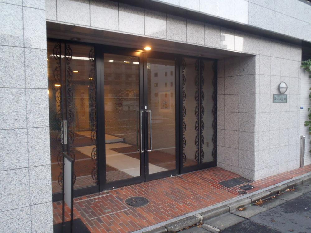 Entrance. Entrance which suggests the goodness of the management system