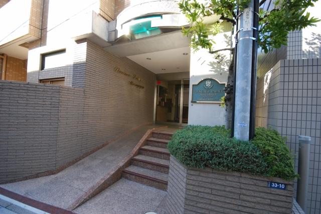 Entrance. Common areas