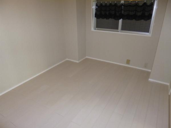 Non-living room. Bedroom About 6 Pledge