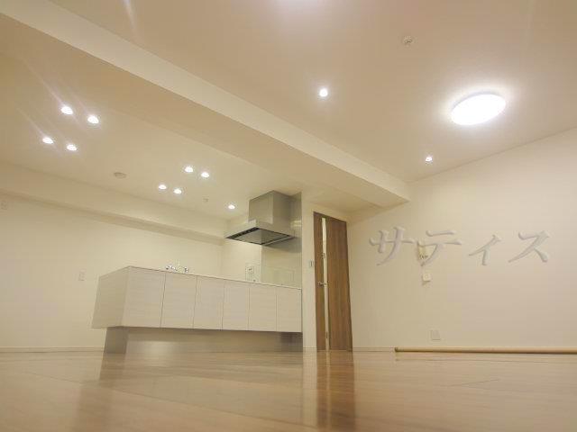 Living. Please see a room of the luxury apartment of Hiroo!