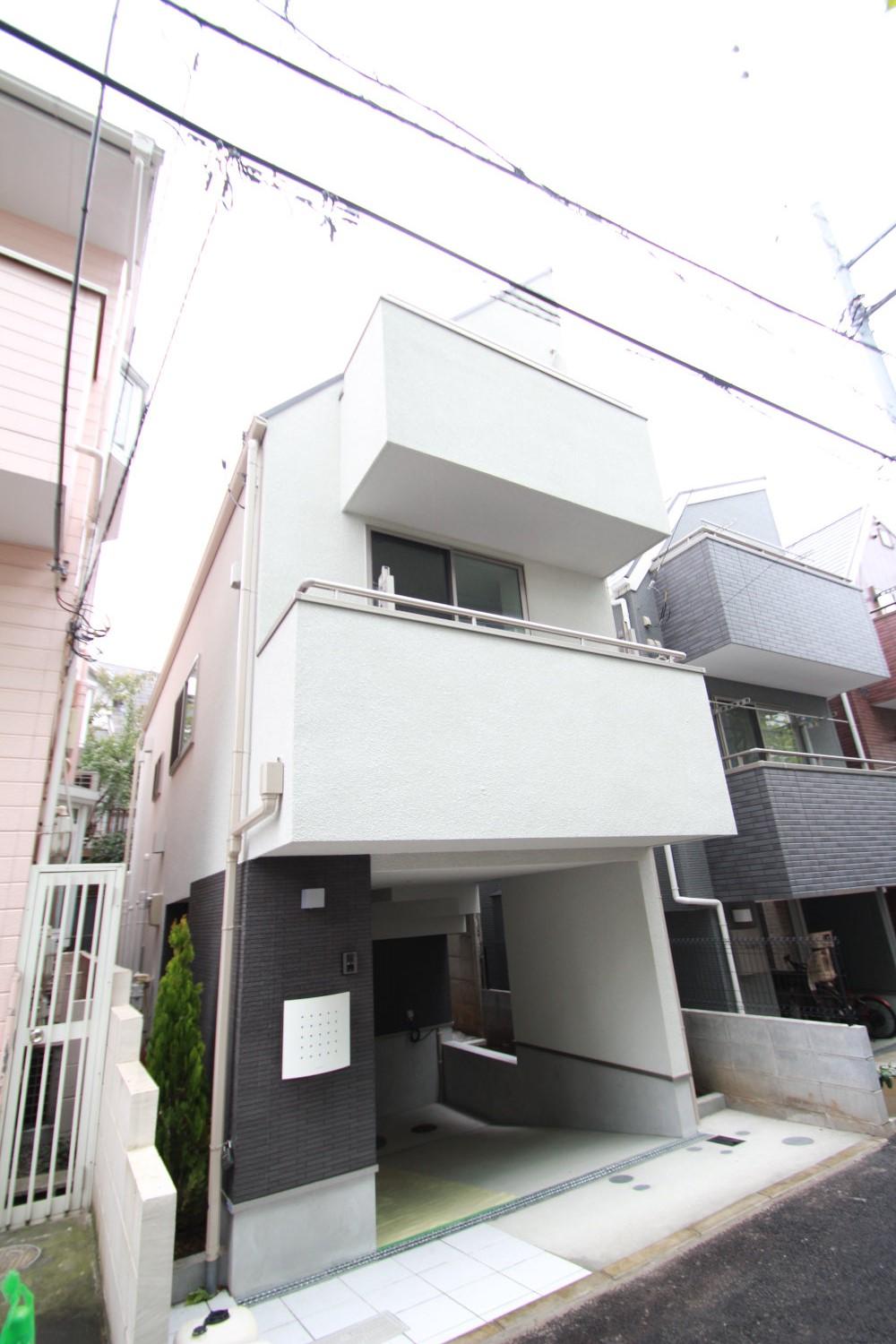 Local appearance photo. Chiyoda Line "Yoyogi Park" station 7-minute walk, Odakyu line "Yoyogi-Uehara" station a 10-minute walk, Location that does not take 10 minutes from the Yoyogi Park is a charming newly built single-family.