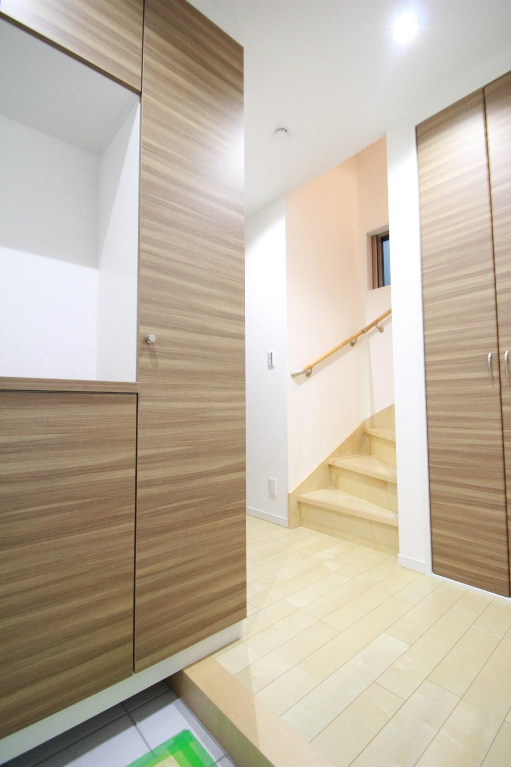 Entrance. You can also feel so wide we are crowded made to spread the entrance