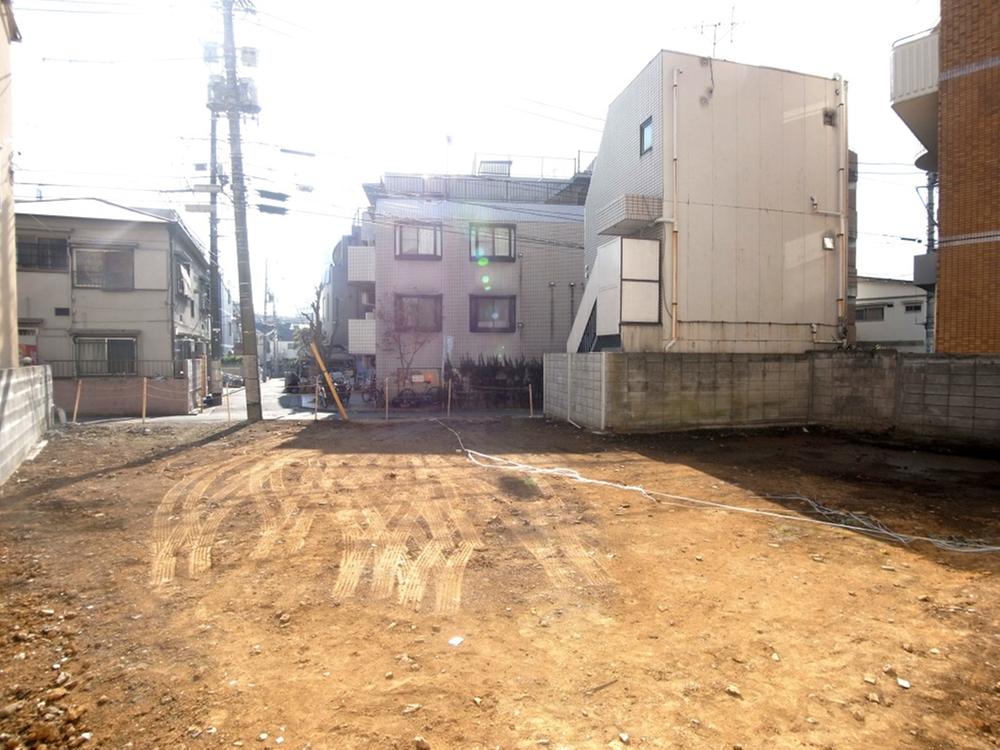 Local photos, including front road. Local (12 May 2013) Shooting