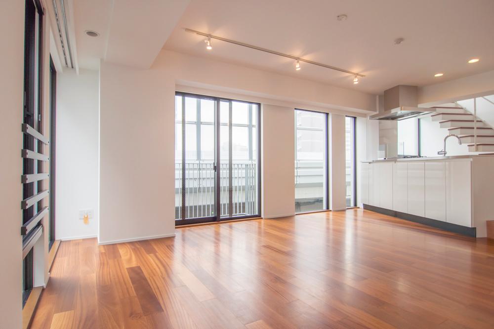 Living. Indoor (11 May 2013) Shooting