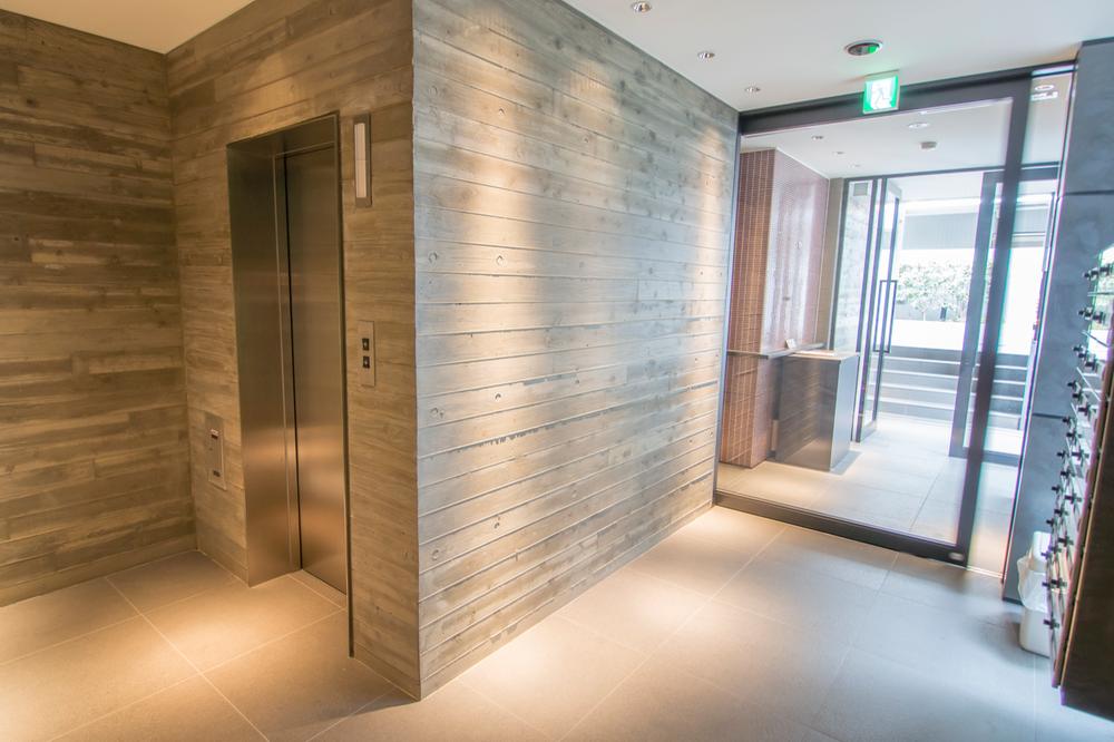 Entrance. Local (11 May 2013) Shooting