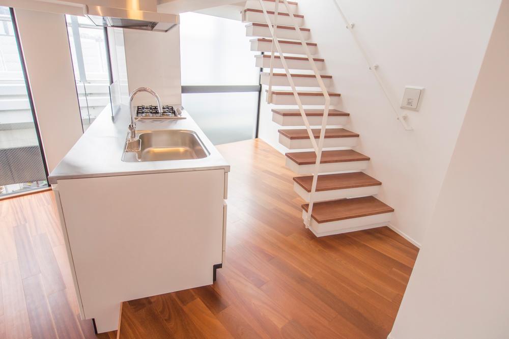 Kitchen. Indoor (11 May 2013) Shooting