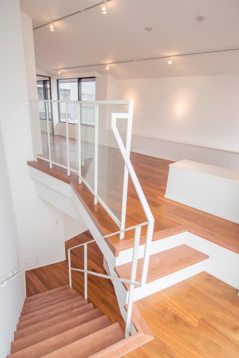 Other introspection. Immediate Available 						 / 							2 along the line more accessible 						 / 							LDK18 tatami mats or more 						 / 							System kitchen 						 / 							Bathroom Dryer 						 / 							Face-to-face kitchen 						 / 							Security enhancement 						 / 							Elevator 						 / 							Otobasu 						 / 							TV monitor interphone 						 / 							Delivery Box