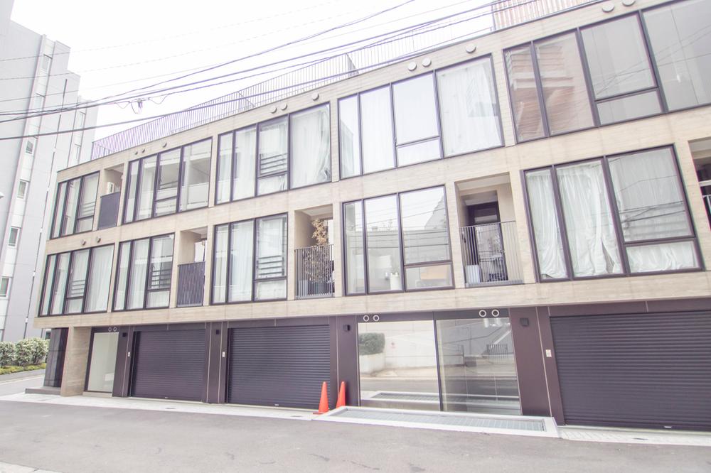 Local appearance photo. Local (11 May 2013) Shooting