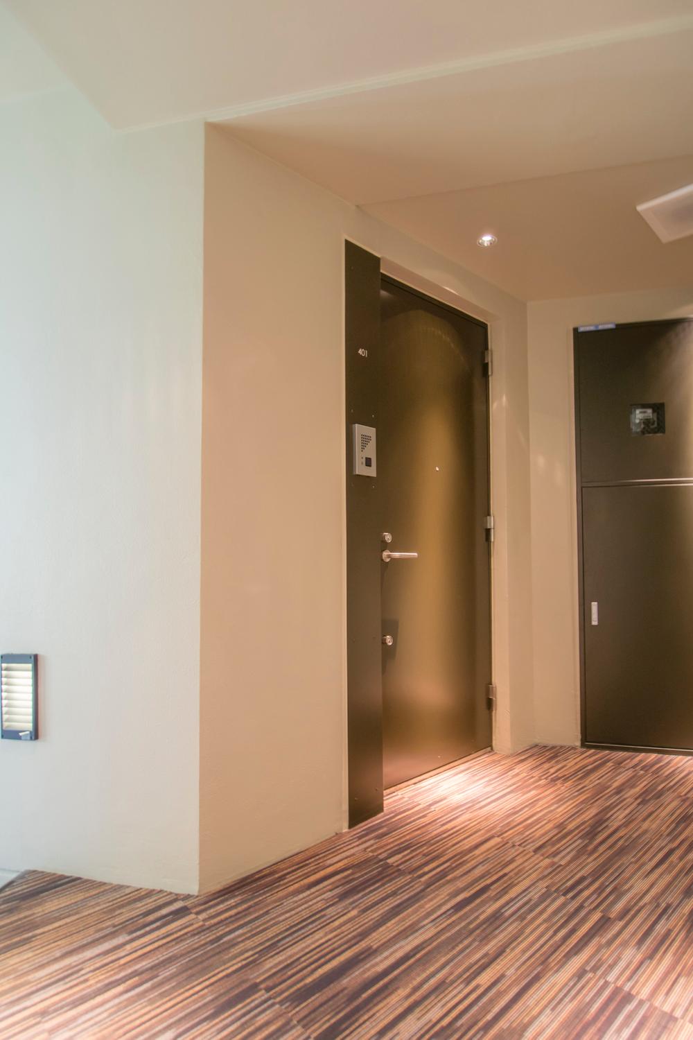 Entrance. Local (11 May 2013) Shooting