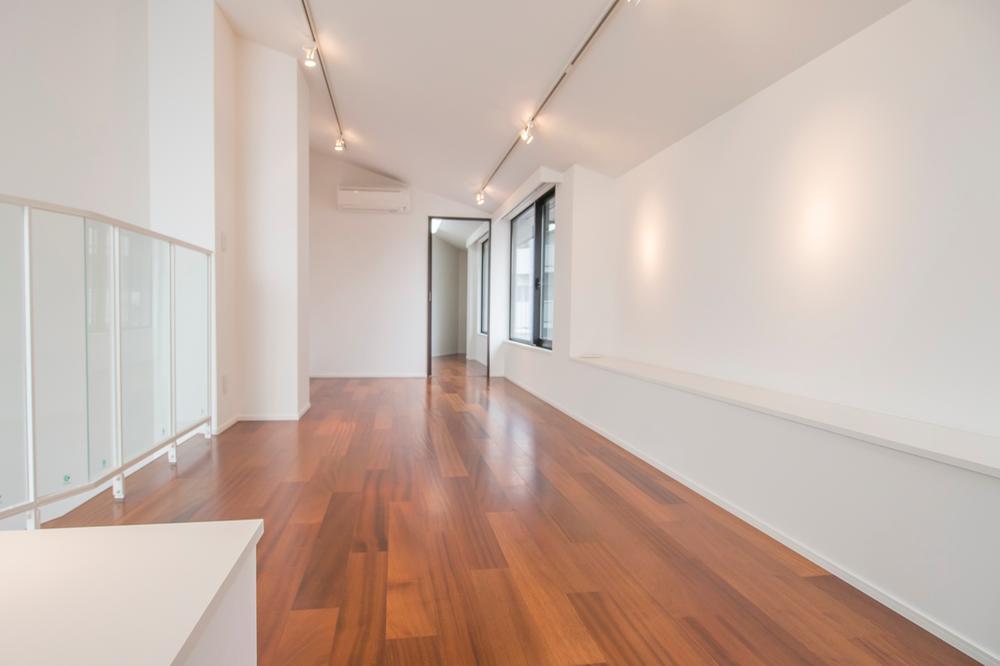 Non-living room. Indoor (11 May 2013) Shooting