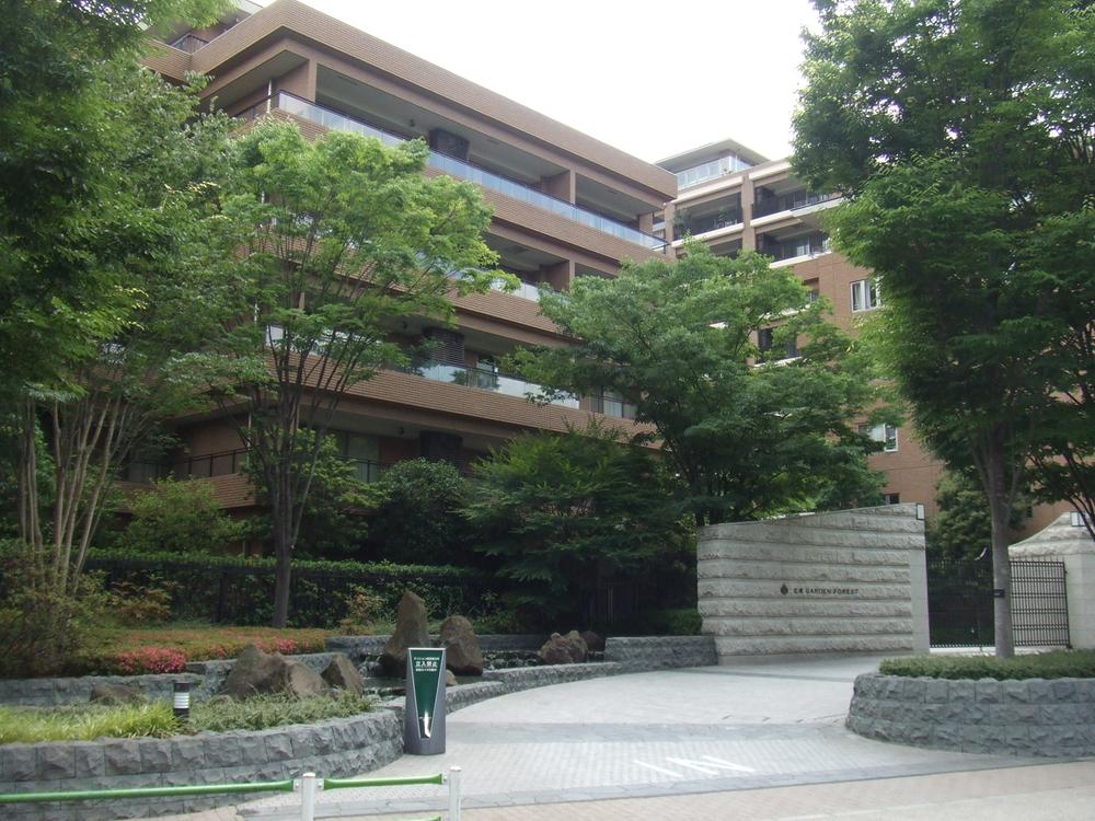 Local appearance photo. (Grand Gate)