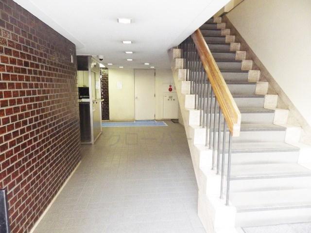Other common areas. Entrance hall
