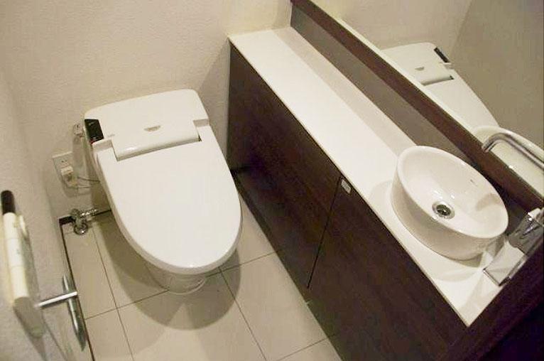 Toilet. Pierce code Yoyogi Sangubashi