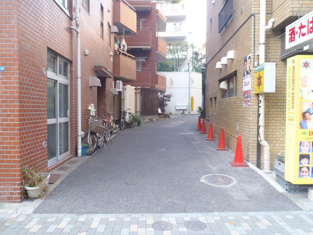 Streets around. Apartment next to the side street